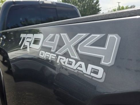 Used 2022 Toyota Tacoma TRD Off-Road w/ Technology Package AWD/4WD image 10
