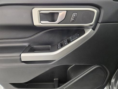 Used 2023 Ford Explorer XLT image 24