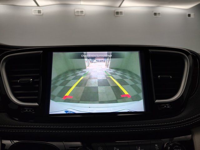 Used 2024 Chrysler Pacifica Limited AWD/4WD image 3