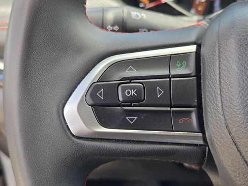 Used 2025 Jeep Compass Trailhawk AWD/4WD image 17