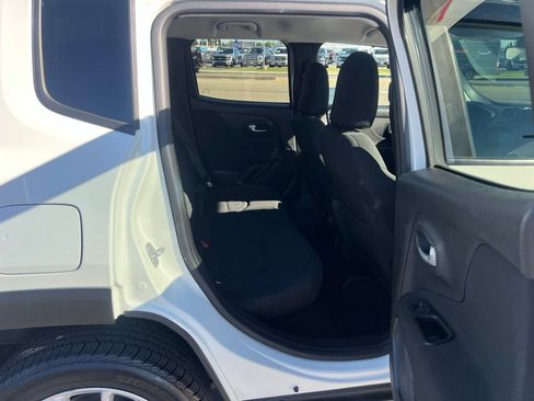 Used 2021 Jeep Renegade Latitude AWD/4WD image 36