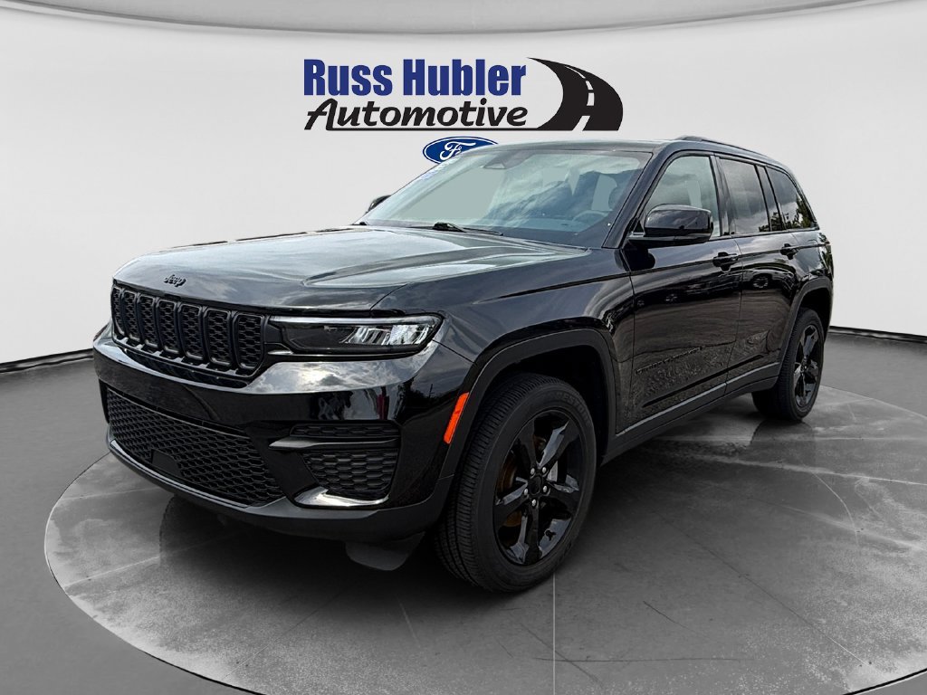 Used 2023 Jeep Grand Cherokee Altitude AWD/4WD image 1