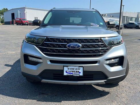 Used 2023 Ford Explorer XLT w/ Equipment Group 202A AWD/4WD image 17