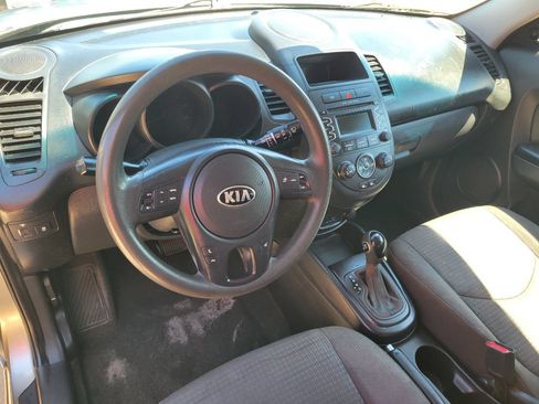 Used 2013 Kia Soul FWD image 12