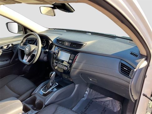 Used 2020 Nissan Rogue SV image 27