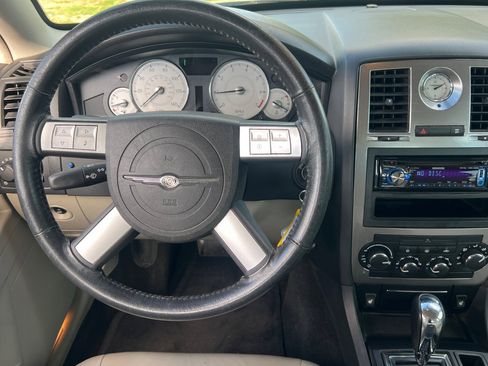 Used 2005 Chrysler 300 Touring image 11