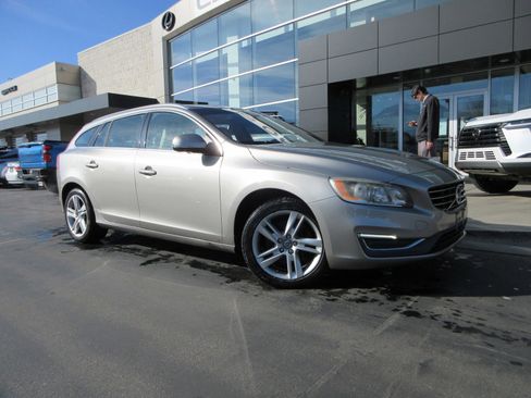 Used 2015 Volvo V60 T5 Premier Plus image 12