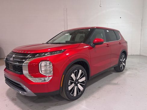 New 2025 Mitsubishi Outlander SE image 7