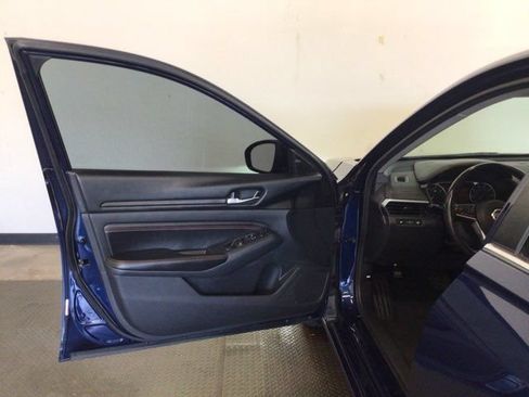 Used 2022 Nissan Altima 2.5 SR FWD image 7