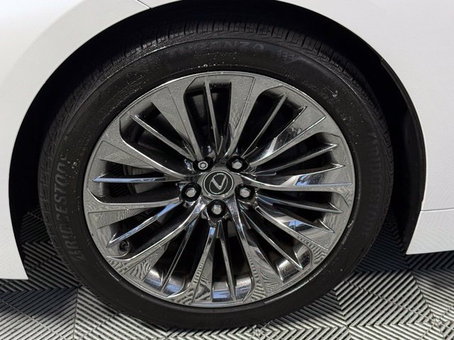 Used 2021 Lexus LS 500 RWD image 16