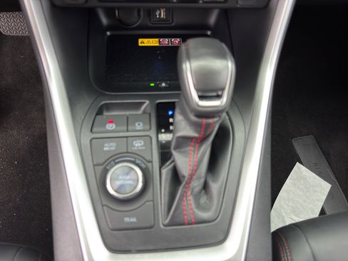 Used 2024 Toyota RAV4 XSE AWD/4WD image 13