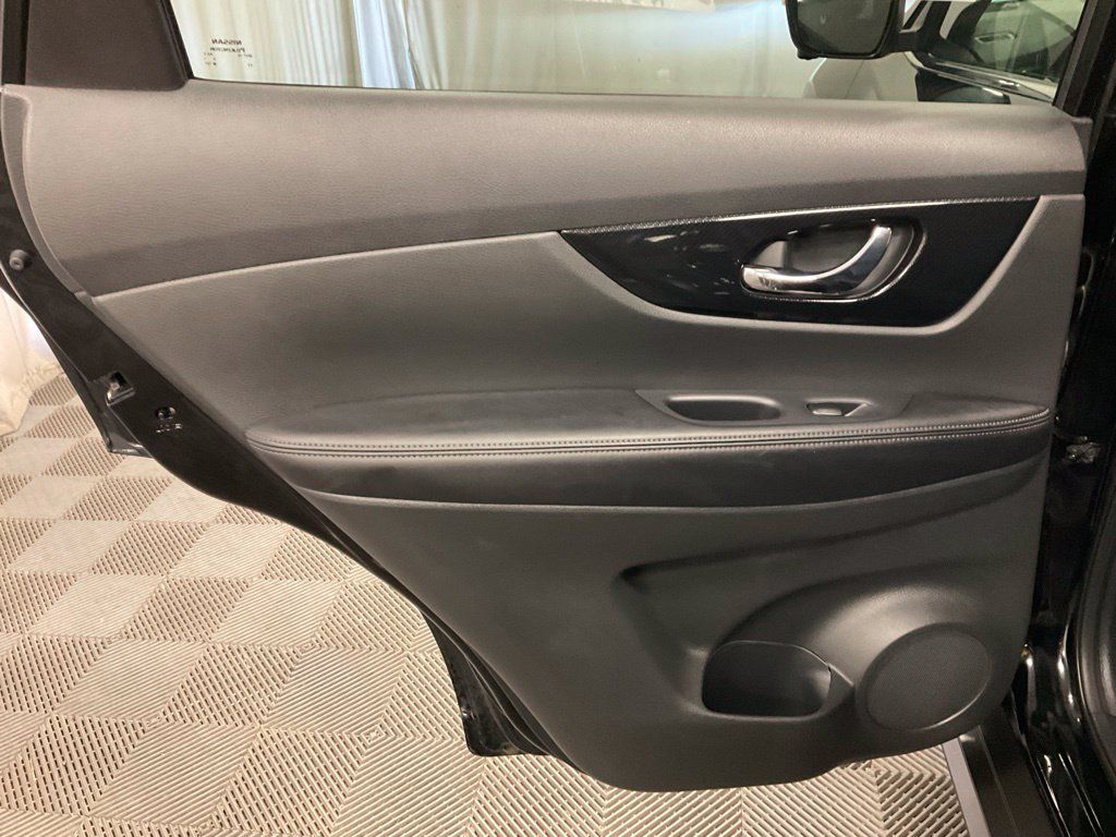 Used 2019 Nissan Rogue SL AWD/4WD image 32