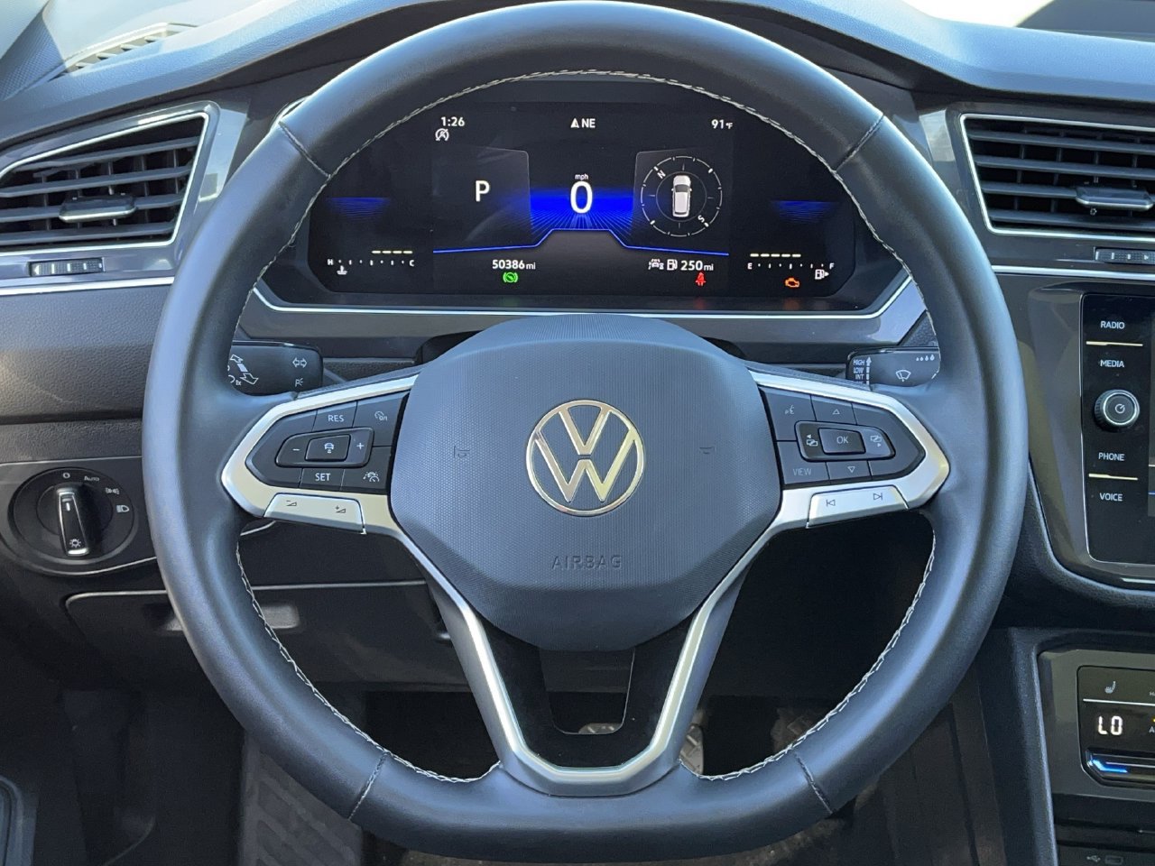 Used 2024 Volkswagen Tiguan SE w/ Panoramic Sunroof Package FWD image 11