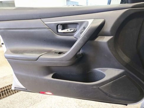 Used 2017 Nissan Altima 2.5 SL w/ Moonroof Package image 12