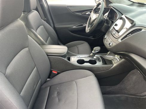 Used 2024 Chevrolet Malibu LT image 9
