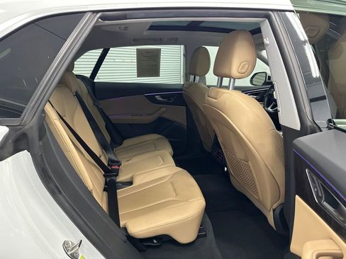 Used 2019 Audi Q8 Premium Plus w/ Premium Plus AWD/4WD image 17