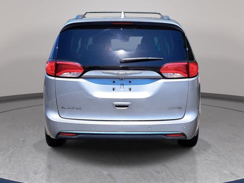 Used 2018 Chrysler Pacifica Limited FWD image 6