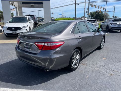 Used 2015 Toyota Camry SE image 5