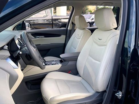 Used 2025 Cadillac XT6 Premium Luxury image 12