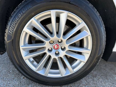 Used 2017 Jaguar F-PACE Prestige image 25