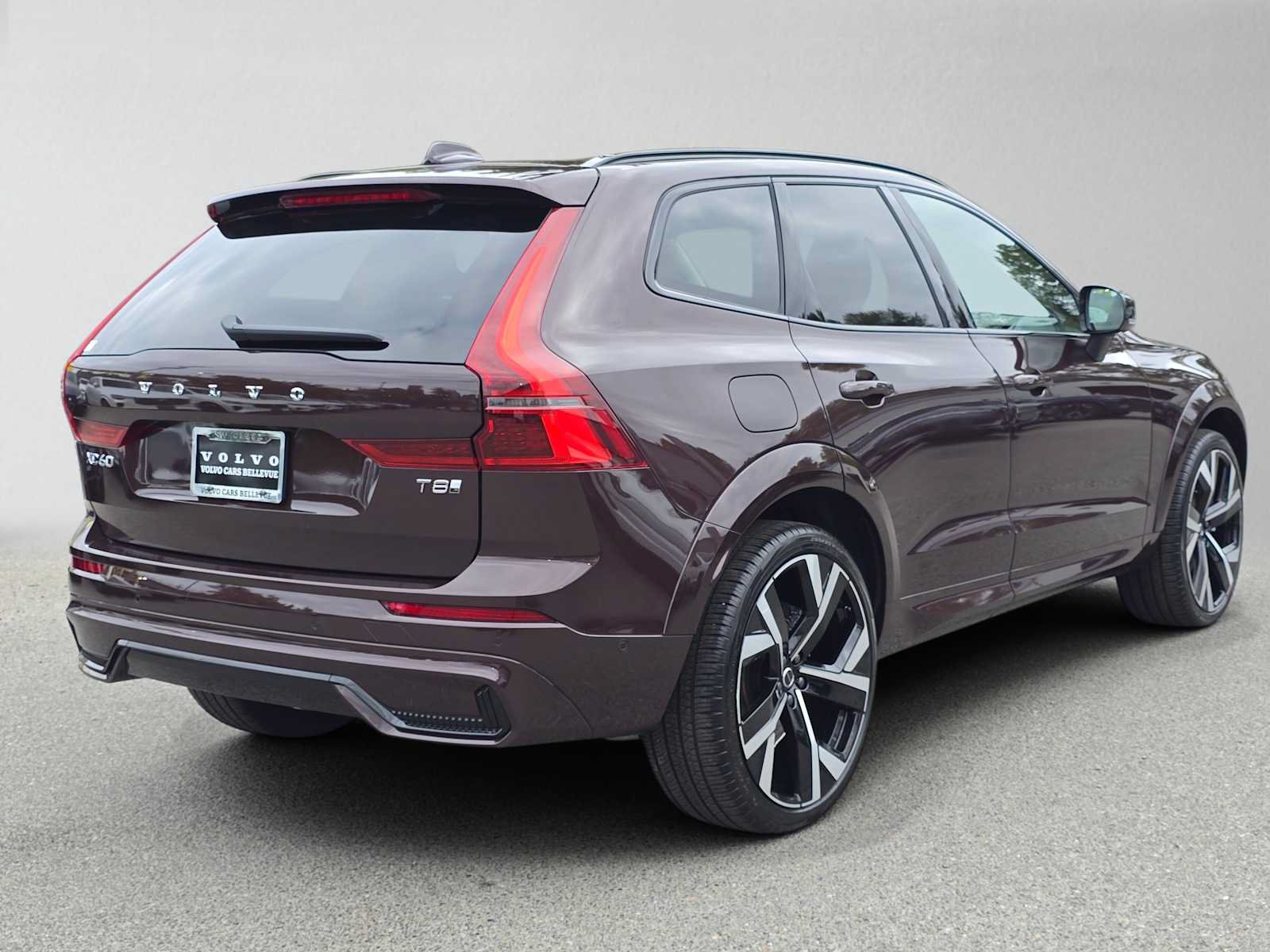 Certified 2026 Volvo XC60 T8 Ultra w/ Climate Package AWD/4WD image 4