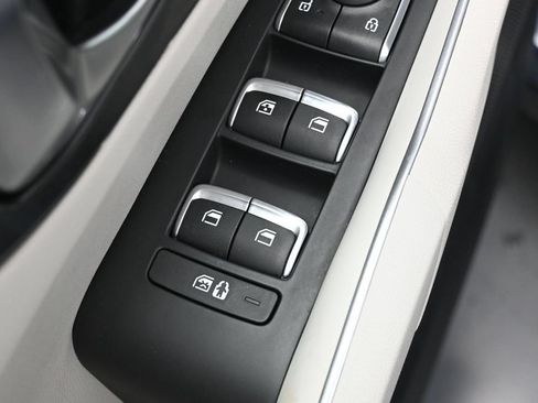 Used 2024 Kia Sorento S w/ Panoramic Sunroof Package FWD image 13