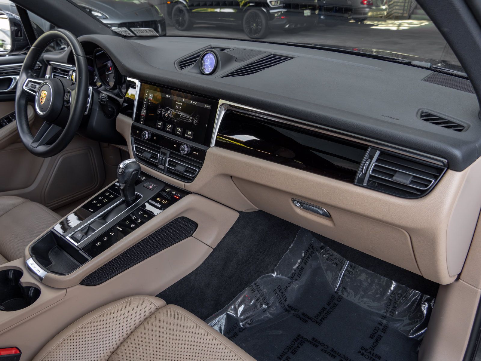 Certified 2023 Porsche Macan AWD/4WD image 55