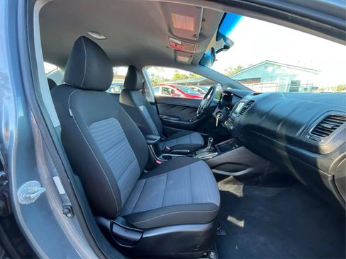 Used 2017 Kia Forte S FWD image 22