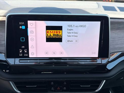 Certified 2025 Volkswagen Atlas SEL Premium R-Line image 30