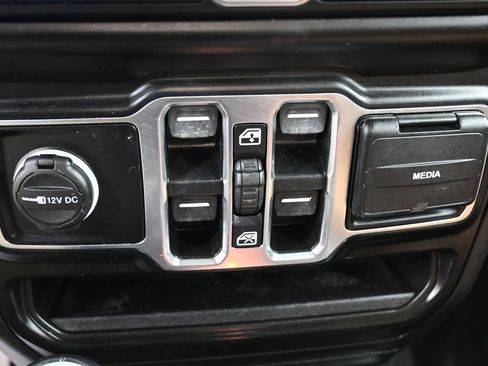 Used 2022 Jeep Wrangler Unlimited Sahara w/ Cold Weather Group image 32