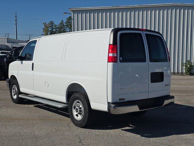 Used 2025 GMC Savana 2500 w/ Driver Convenience Package RWD image 3