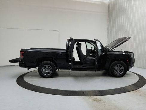 Used 2025 Nissan Frontier SV RWD image 16