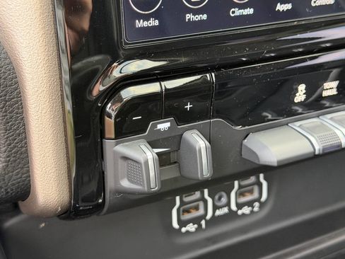 Used 2020 RAM 1500 Laramie AWD/4WD image 32