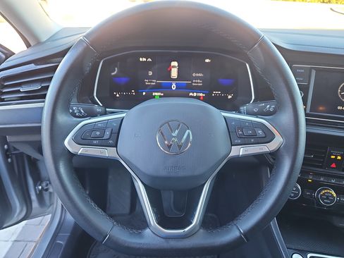 Certified 2023 Volkswagen Jetta SE w/ Panoramic Sunroof Package image 20