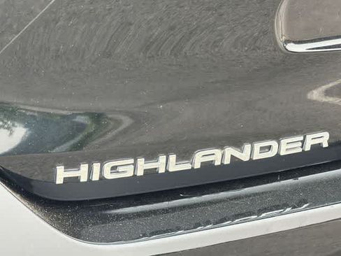 Used 2023 Toyota Highlander XLE AWD/4WD image 29