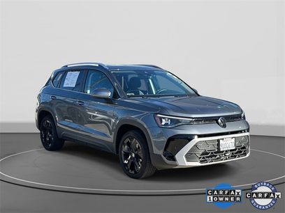 Certified 2025 Volkswagen Taos SE w/ Panoramic Sunroof Package