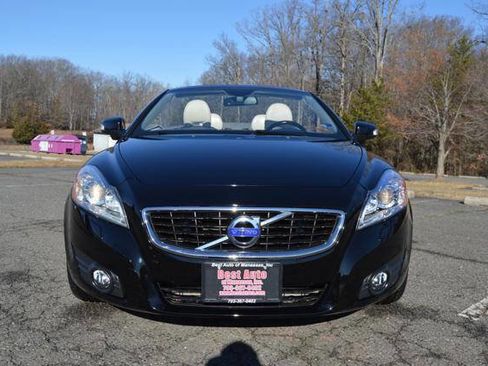 Used 2011 Volvo C70 T5 w/ Convenience Pkg image 2