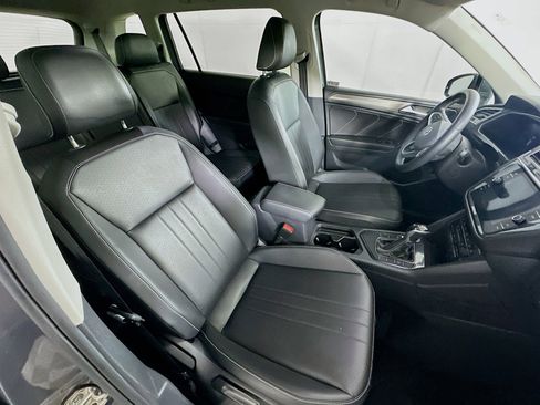 Used 2023 Volkswagen Tiguan SE FWD image 29