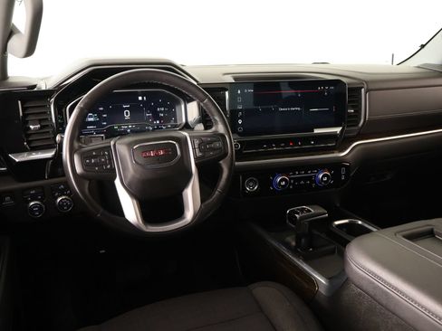 Used 2022 GMC Sierra 1500 Elevation AWD/4WD image 2