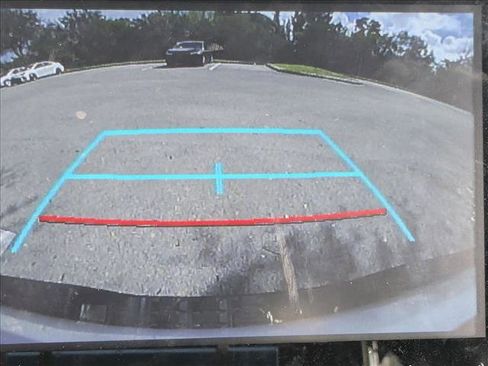 Used 2022 Toyota Tacoma TRD Sport w/ Technology Package image 7