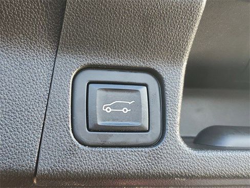 Used 2023 GMC Acadia AT4 w/ Technology Package image 6