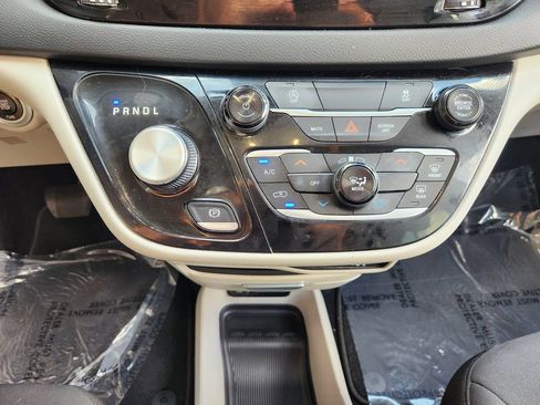 Used 2023 Chrysler Voyager LX FWD image 20