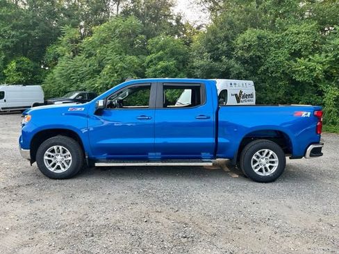 Used 2022 Chevrolet Silverado 1500 LT w/ Z71 Off-Road Package AWD/4WD image 12