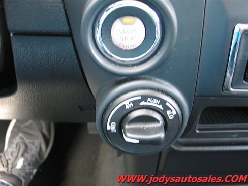 Used 2024 Nissan Titan SV AWD/4WD image 21