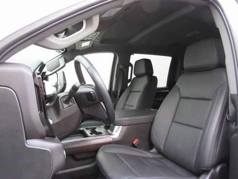 Used 2025 GMC Sierra 2500 SLT w/ SLT Premium Package image 17