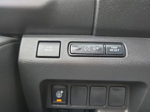 Used 2022 Nissan Frontier SV w/ Technology Package image 10