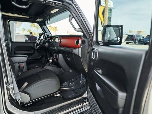 Used 2021 Jeep Wrangler Unlimited Rubicon image 13