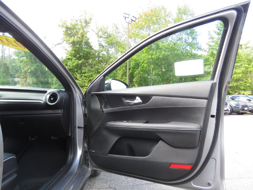 Used 2023 Kia Forte GT-Line w/ GT-Line Premium Package FWD image 12