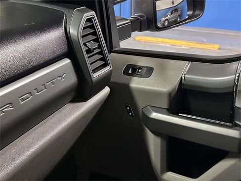 Used 2018 Ford F350 XLT w/ XLT Premium Package image 25