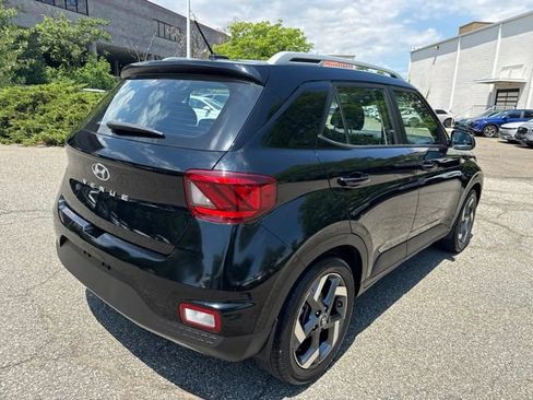 Used 2023 Hyundai Venue SEL FWD image 15